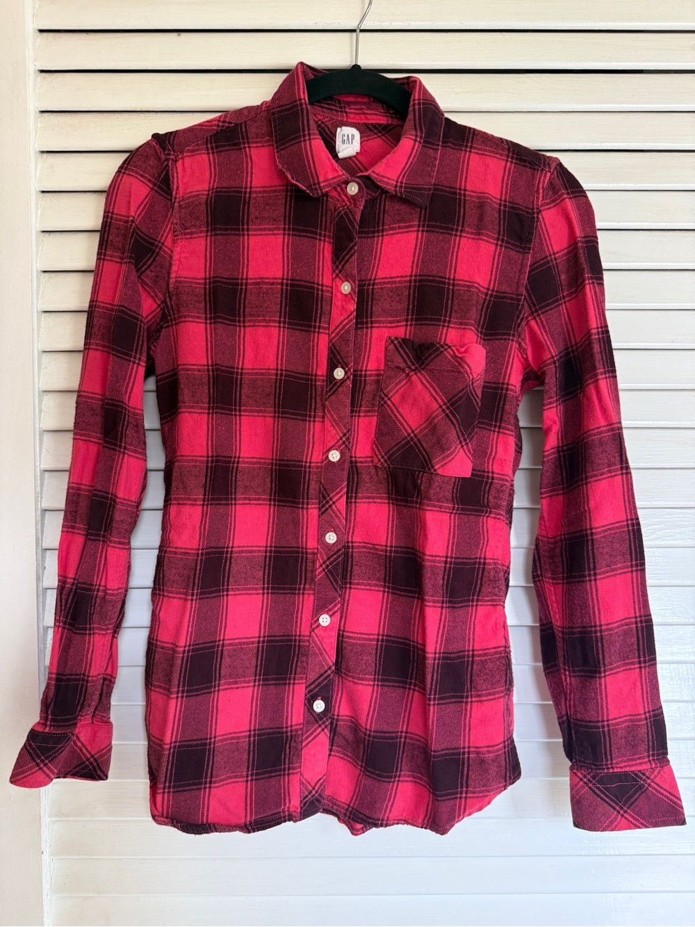 GAP Women’s Red and Black Plaid Button-Down Shirt
